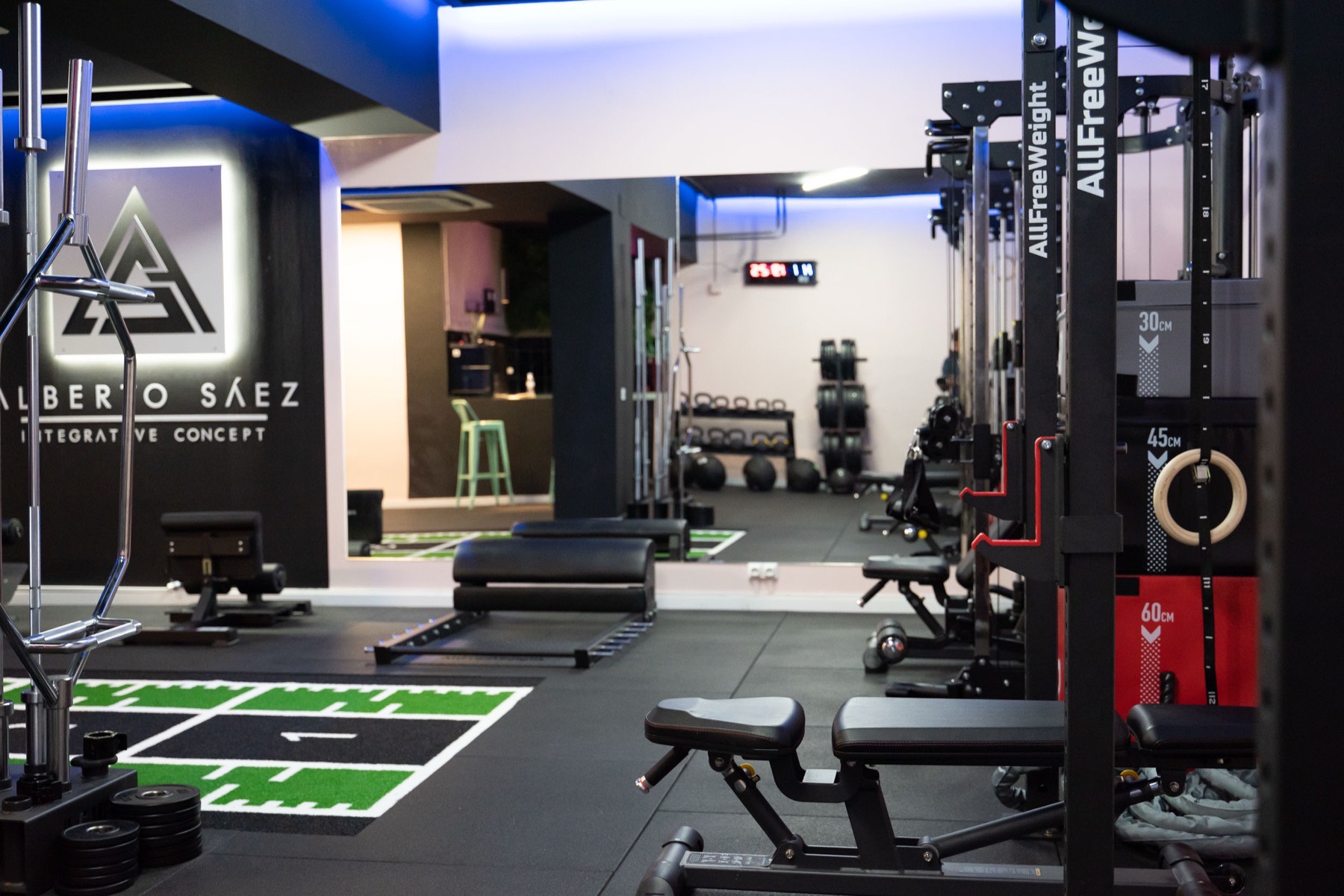 Zona de entrenamiento HYROX con pista de trineo en AS Integrative Concept, Chamartín, Madrid